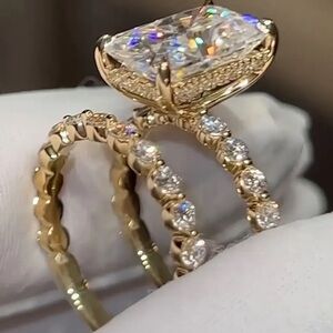 18k Gold Finish and White Topaz Women's Ring Set